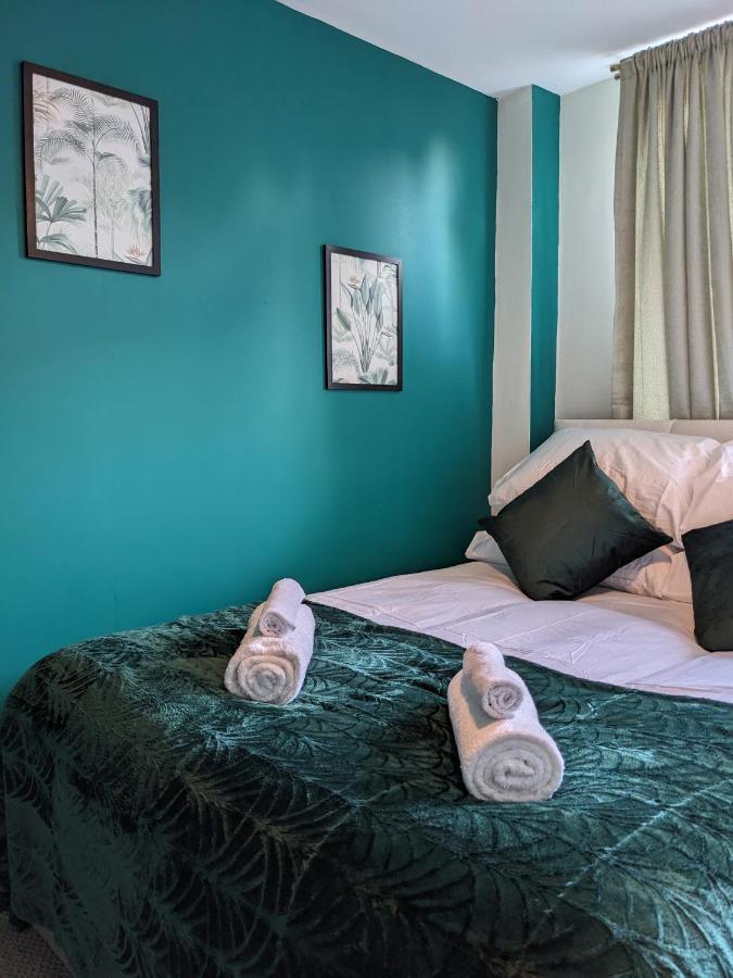 Contractors, Relocators, Free Parking, Wifi, Smart Tvs Lägenhet Marston Green Exteriör bild