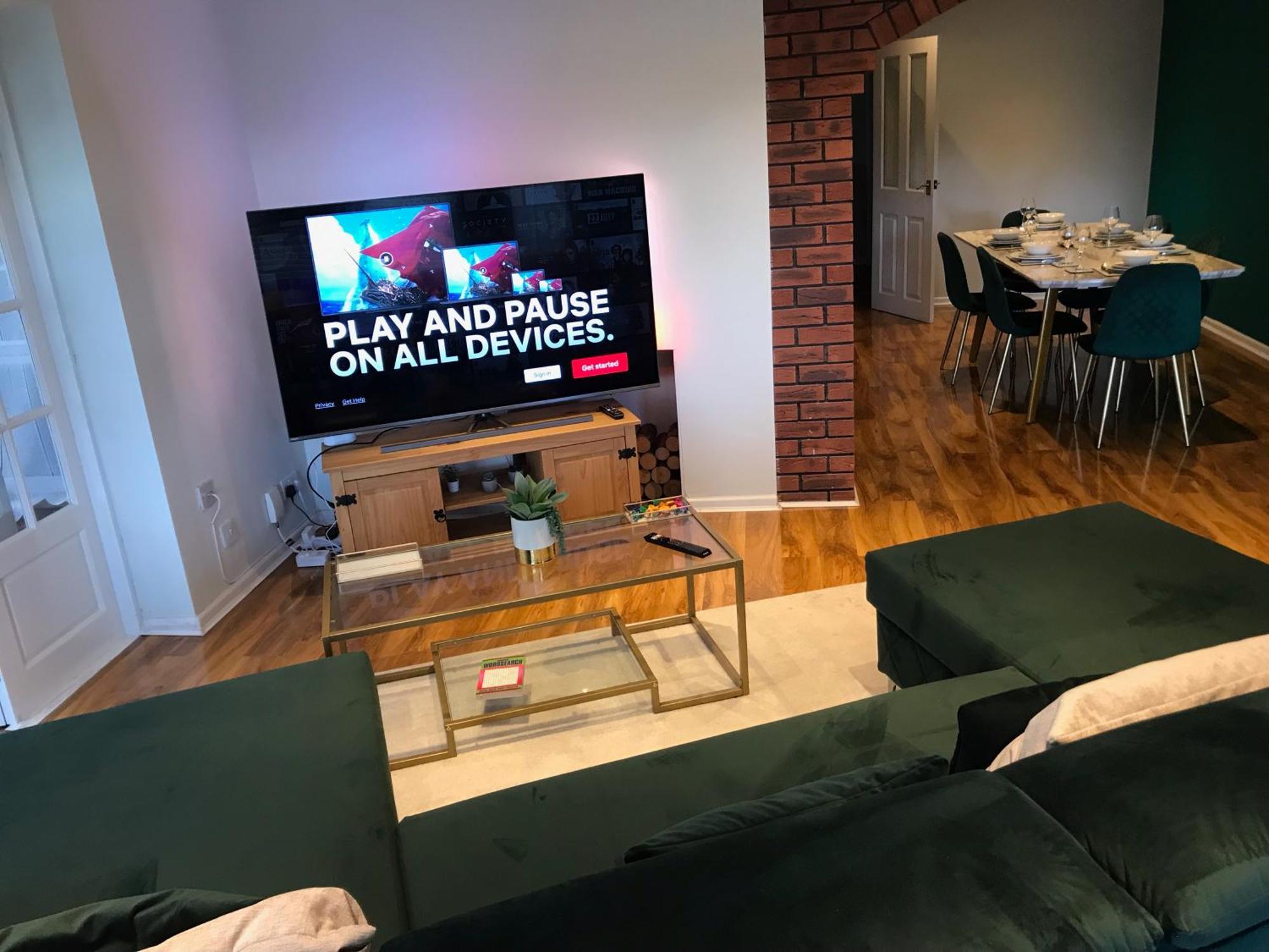 Contractors, Relocators, Free Parking, Wifi, Smart Tvs Lägenhet Marston Green Exteriör bild